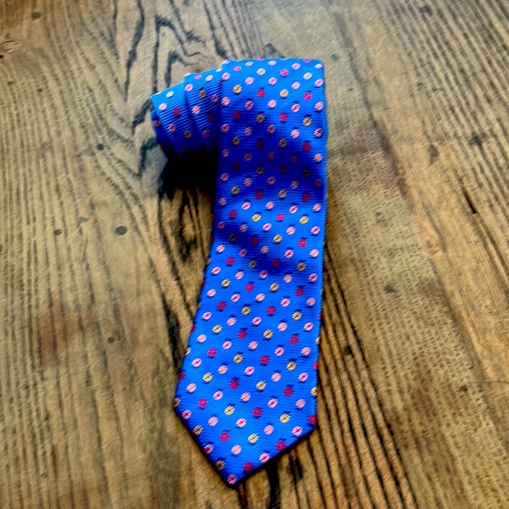 NWOT Mens Holland and Sherry Beautiful Blue Tie w/ Flower Patrern!